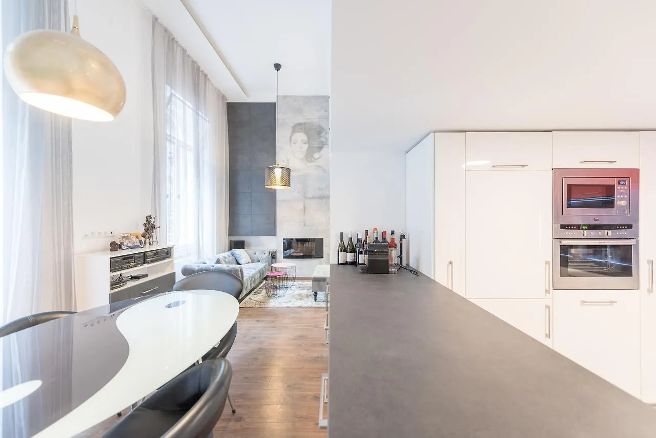 Apartment In Andrassy Avenue Budapeszt Węgry